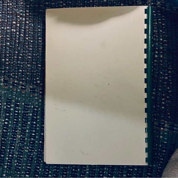 Easy Does It Cookbook: A Five (or Less) Ingredient Cookbook - Picture 6 of 7